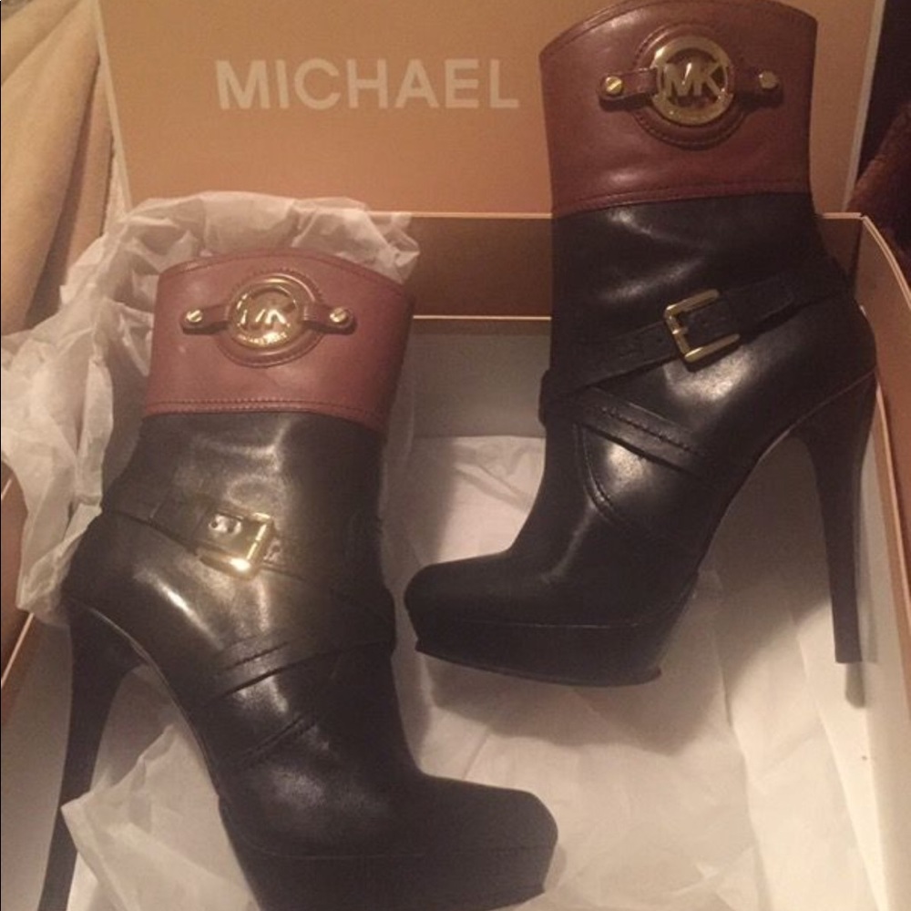 Michael kors ankle booties size 9
